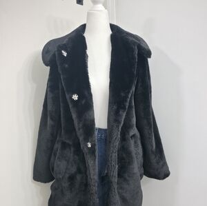 Women’s ELLE Classic Fit Black Faux Fur Jacket With Brooch Detail Size Small